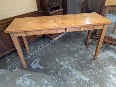 SERVING TABLE