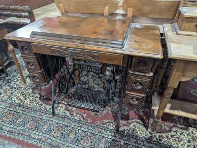 SEWING MACHINE