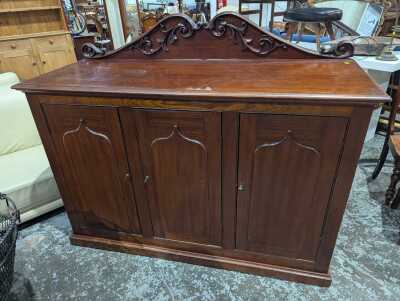 SIDEBOARD