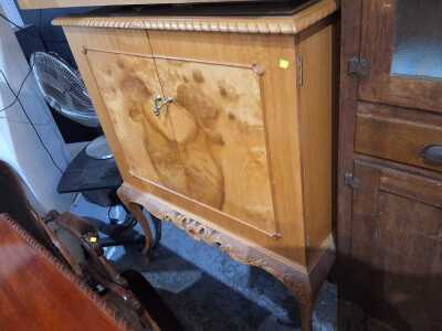 DRINKS CABINET