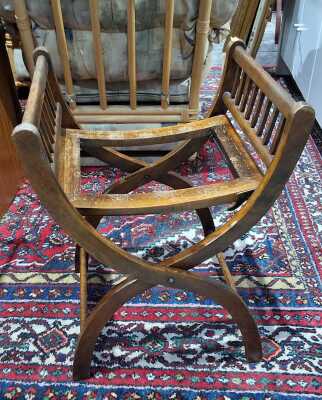 FOLDING CHAIR