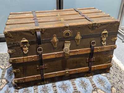 SHIPPING TRUNK