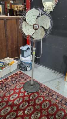 PEDESTAL FAN