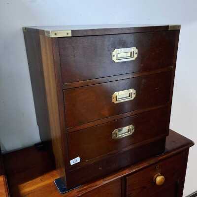CHEST OF DRAWERS