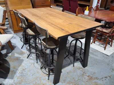 BAR TABLE