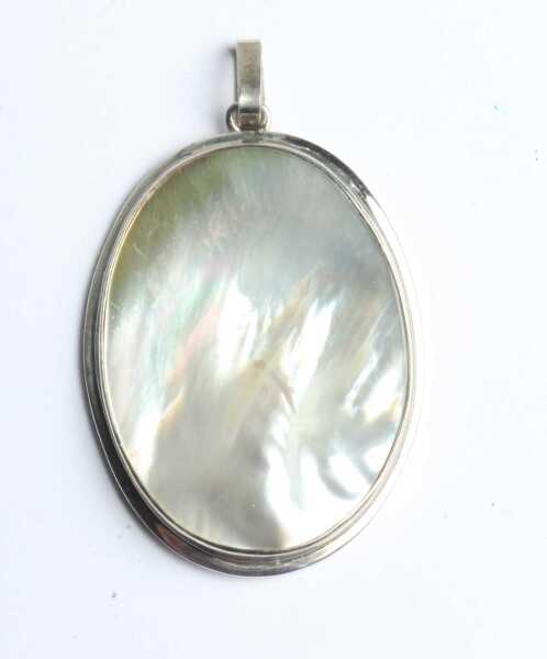 PEARL PENDANT
