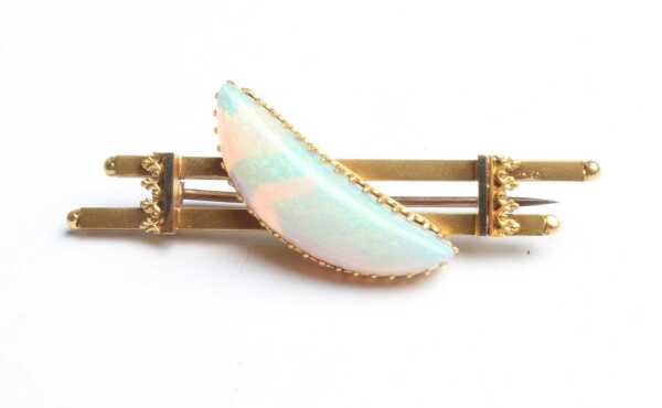 GOLD OPAL BROOCH