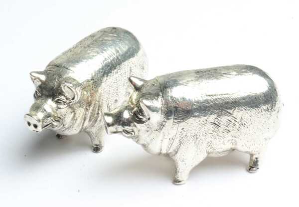 SALT & PEPPER