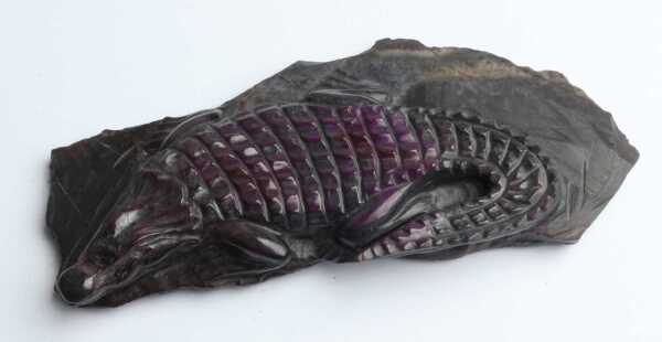 CARVED CROCODILE