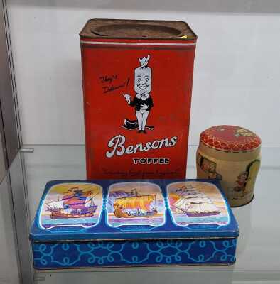 VINTAGE TINS