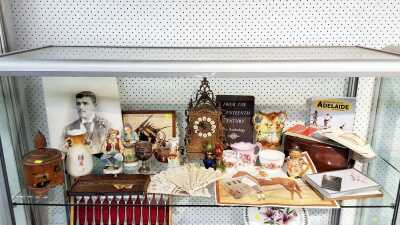 COLLECTABLES & CURIOSITIES
