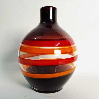 ART GLASS VASE