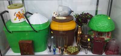 RETRO HOMEWARES