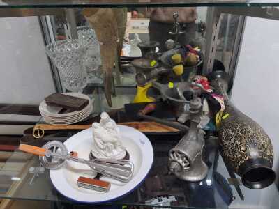 ASSORTED COLLECTABLES