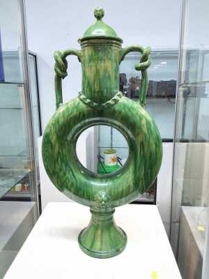 LIDDED URN