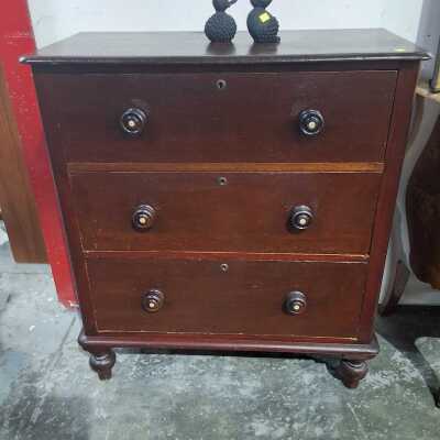 CHEST OF DRAWERS