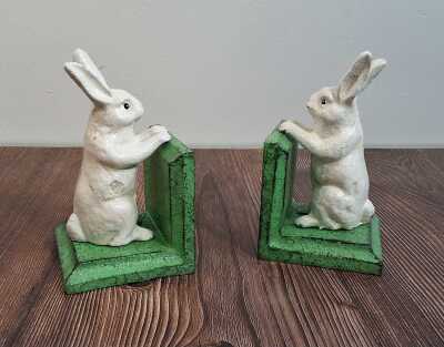 BOOK ENDS