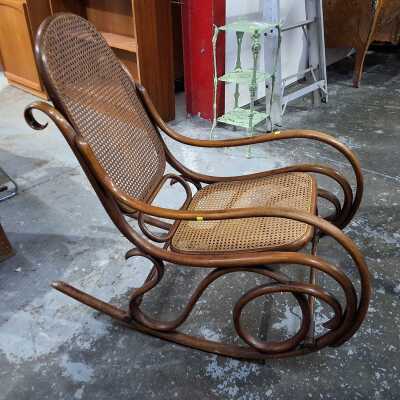 ROCKING CHAIR