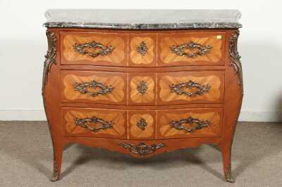 BOMBE COMMODE