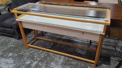 CONSOLE TABLE