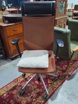 OFFICE CHAIR