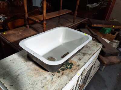 ENAMELLED SINK