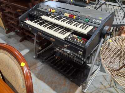 VINTAGE KEYBOARD