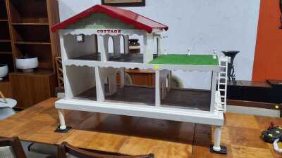 DOLLS HOUSE