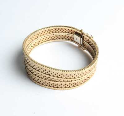 GOLD BRACELET