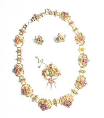 GOLD NECKLACE SUITE