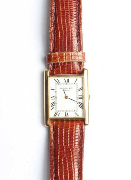 WRIST WATCH