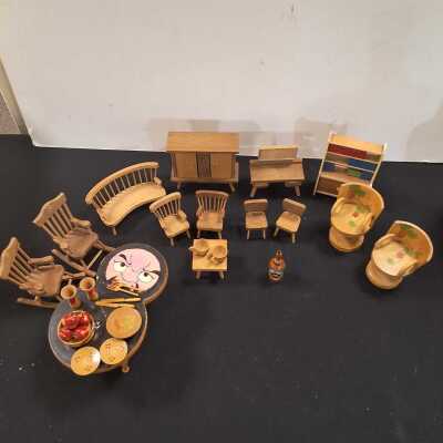 DOLLS HOUSE FURNITURE