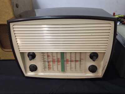 BAKELITE RADIO