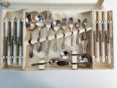 CUTLERY SET