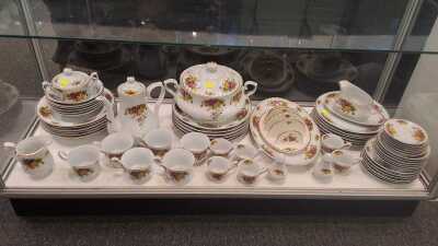 DINNER SET