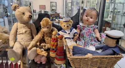 VINTAGE TOYS