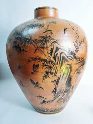 FLOOR VASE