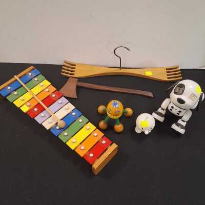 TOYS AND OBJECTS