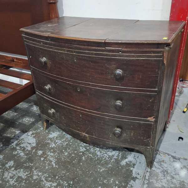 DRESSING CHEST