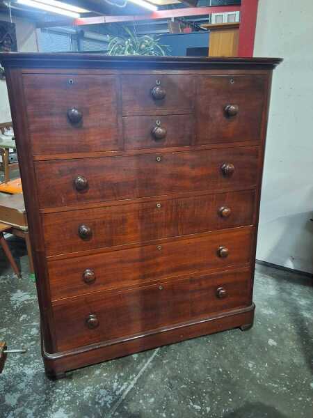 CHEST OF DRAWERS