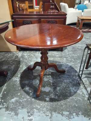 WINE TABLE