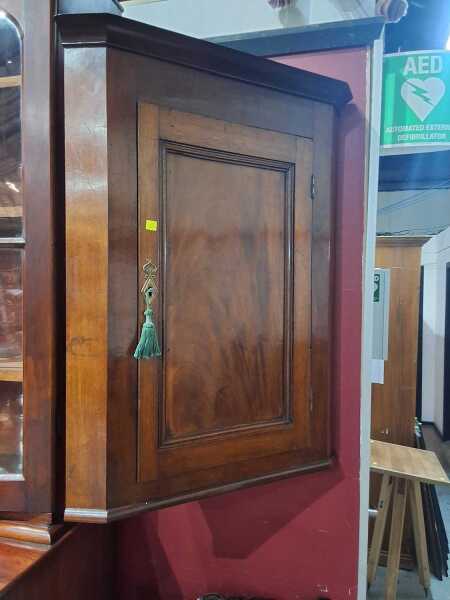 CORNER CABINET