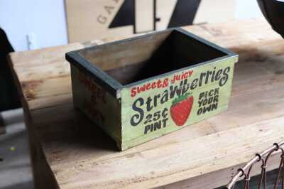 STORAGE BOX