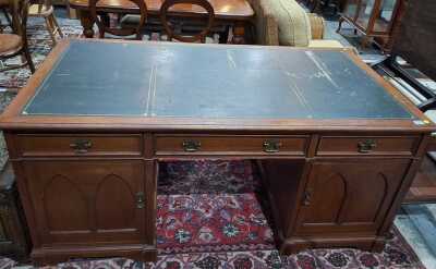 PARTNERS DESK
