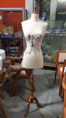 MANNEQUIN