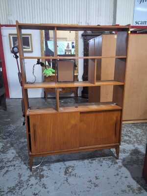 ROOM DIVIDER