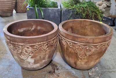 GARDEN POTS