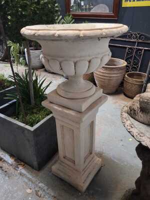 GARDEN URN