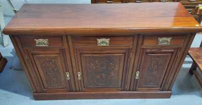 SIDEBOARD