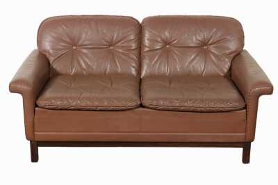 LEATHER LOUNGE